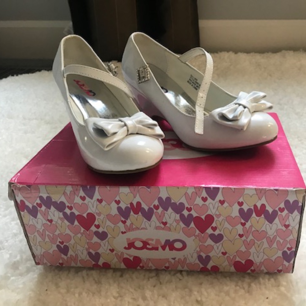 Just in time for EASTER SUNDAY - girls shoes!
